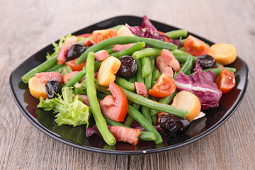 green bean salad with bacon and tomato