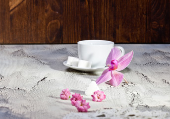 Obraz na płótnie Canvas flowers on table