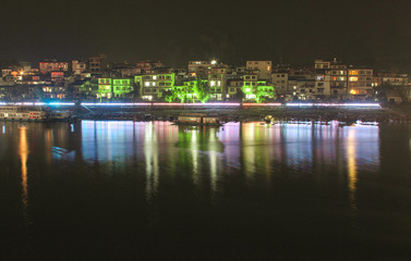 Obraz na płótnie Canvas Widok nocny centrum Yangshuo.