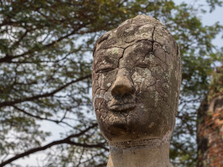 Fototapeta na wymiar Statua Buddy w Ayuthaya