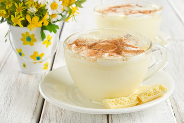 White chocolate with milk and cinnamon, marshmallows.