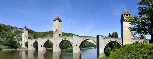 Pont Valentre in Cahors - obrazy, fototapety, plakaty