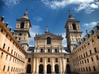 Fototapeta na wymiar Klasztor San Lorenzo de El Escorial (w Madrycie)