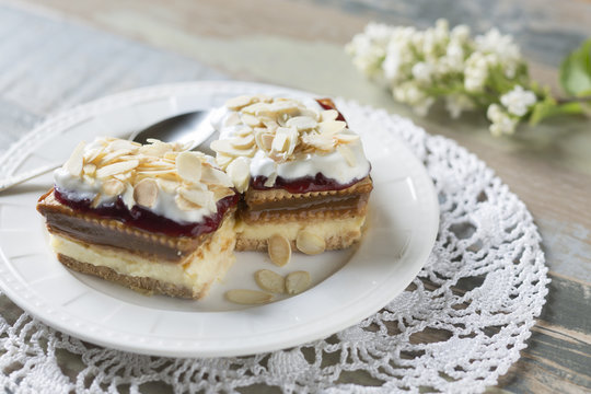 biscuit layer cake