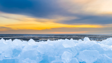 Early morning winter landscape © fotografiecor