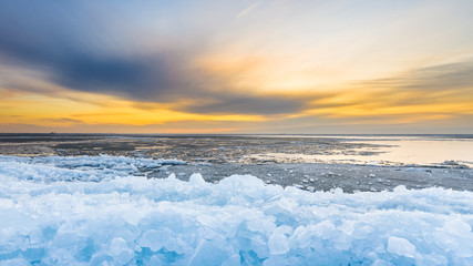 Early morning winter landscape © fotografiecor