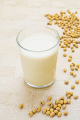 Fresh soy milk and soy bean