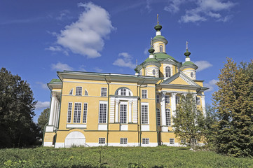 Fototapeta na wymiar Katedra Wniebowstąpienia w Totma, Rosji