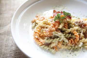 Fusilli spaghetti carbonara
