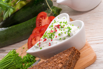 have breakfast curd with chives