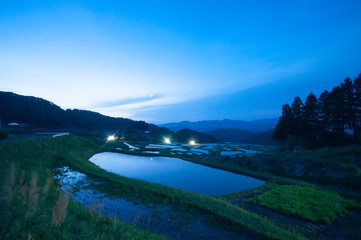 夜明け前の棚田