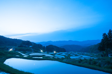 夜明け前の棚田