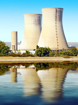 Cheminées de centrale nucléaire