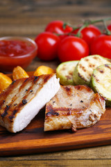Grilled steak, grilled vegetables and fried potato pieces