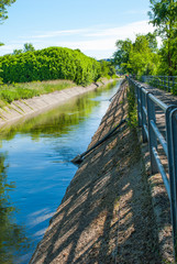 Canale, corso d' acqua