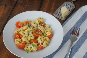 Tortellini with parmesan and tomatoes
