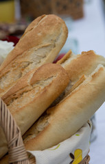 Brotkorb mit Baguette