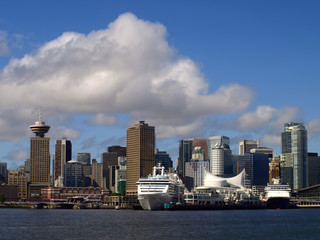 Fototapeta na wymiar Vancouver Canada cityscape with cruise ships.