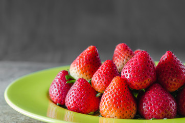  red strawberries on dish