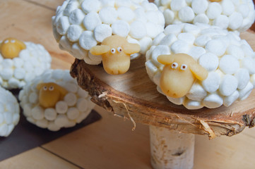 Easter cupcakes or marshmallow sheeps
