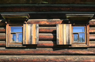 Obraz na płótnie Canvas Window in an old wooden house, village