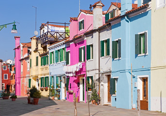 Fototapeta na wymiar Wenecja - Domy i ailse z wyspy Burano
