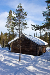 verschneite Hütte in Finnland 3