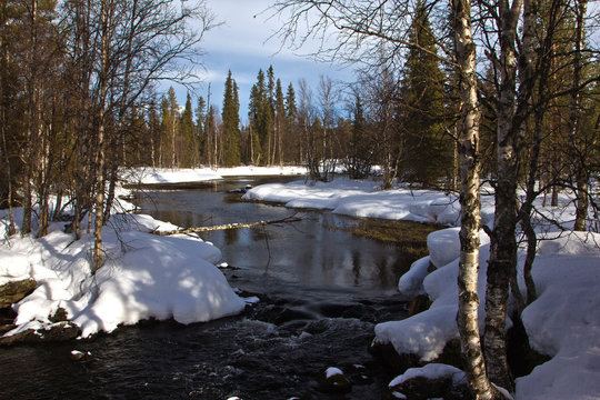 Fluss im winterlichen Finnland 3