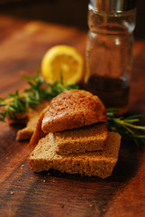 Rye bread on cutting board