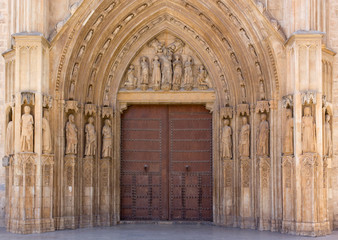Fototapeta na wymiar Entrance to the Valencia Cathedral