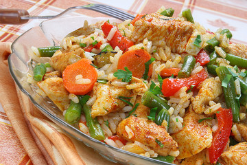 Fried chicken with rice and vegetables