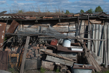 Деревенский склад подручного материала