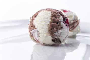 Cherry chocolate vanilla ice cream 1_2