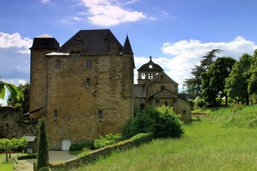 Fototapeta na wymiar Château et église de Lissac-sur-Couze.(Corrèze)