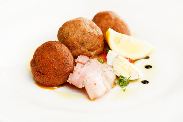 meatballs on the plate
