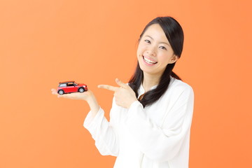 ミニカー・若い女性