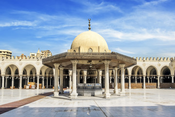 The Interior of the mosque of AMR Ibn Al-Aasa in Cairo - obrazy, fototapety, plakaty