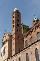 Fototapeta na wymiar Romanischer Kirchturm Dom zu Speyer