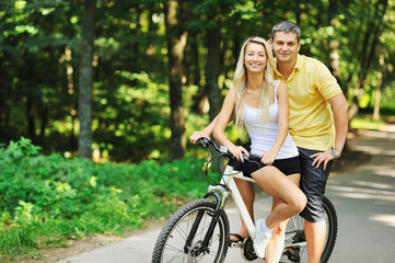 Fototapeta na wymiar Couple on a bike in a countryside