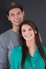 Junges verliebtes Paar - Teenager im Portrait