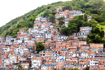 Fototapeta na wymiar Favela, Brazylijczyk na wzgórzu dzielnicy slumsów w Rio de Janeiro