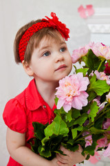 Obraz na płótnie Canvas Девочка с букетом цветов