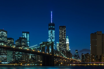 Fototapeta na wymiar Skyline New York mit Brooklyn Bridge und Freedom Tower