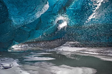 Crédence de cuisine en verre imprimé Glaciers Ice cave in Iceland