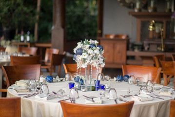 outdoor table setting for dinner