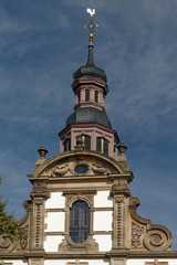 Fototapeta na wymiar Schöner barocker Kirchturm