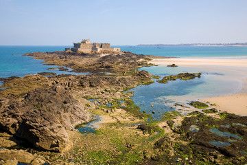 Fototapeta na wymiar Saint Malo, Fort Narodowy i plaży