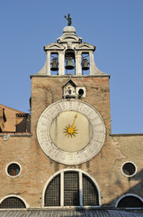 Fototapeta na wymiar clock on the church of San Giacomo di Rialto