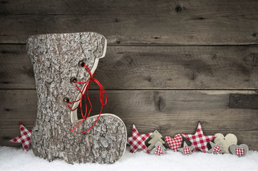 Rustikaler weihnachtlicher Holz Hintergrund mit Nikolausstiefel