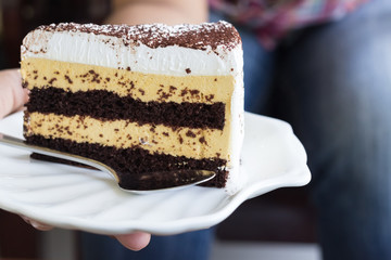 Butter and caramel cake with chocolate chips topping